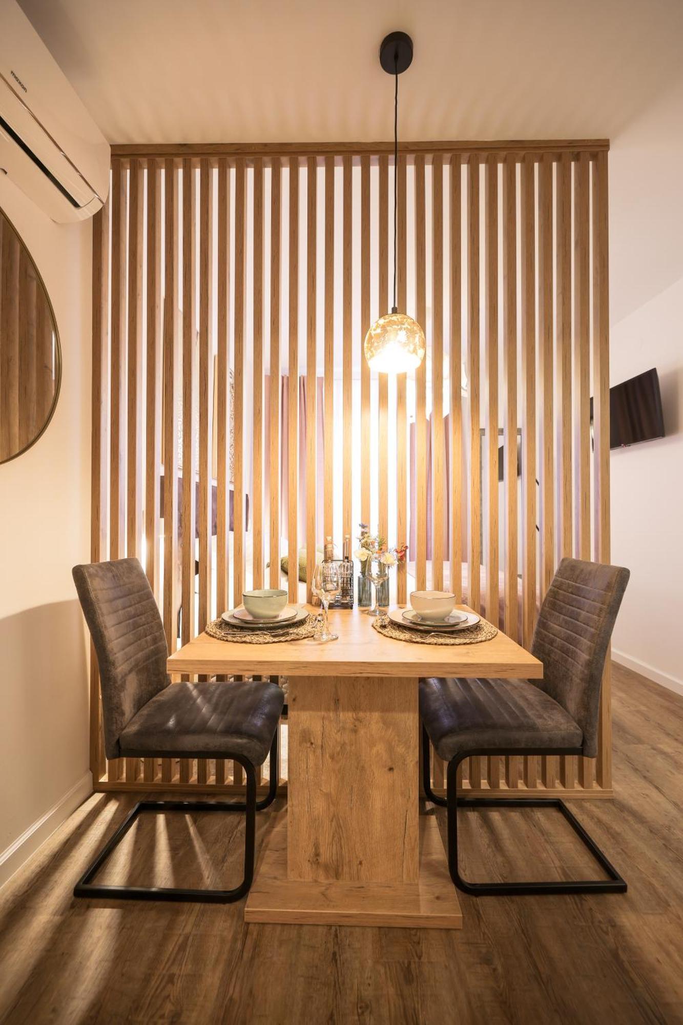 Charming In Center Apartman *
