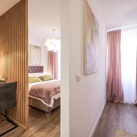 Charming Studio Apt In City Center Zadar Buitenkant foto