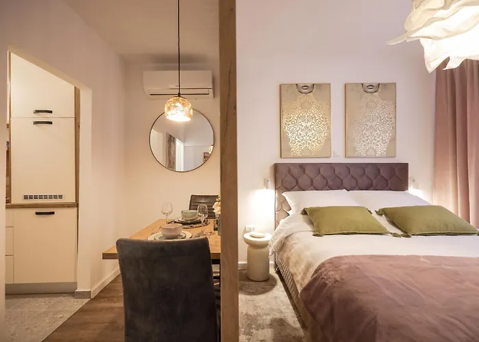 Charming Studio Apt In City Center