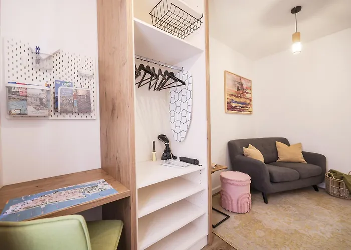 Charming Studio Apt In City Center