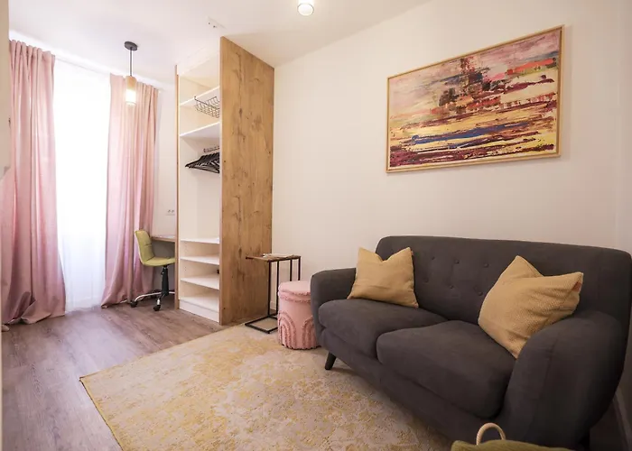 Charming Studio Apt In City Center