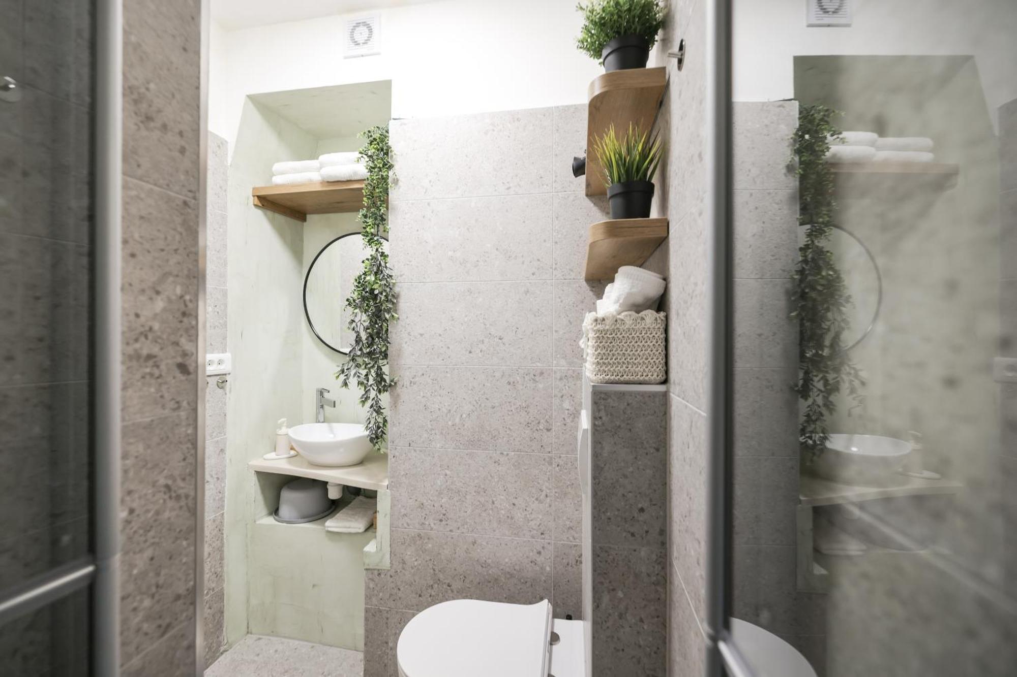 Charming In Center Apartment *